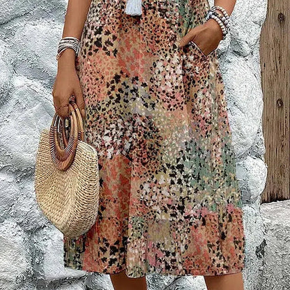 💥Damska sukienka midi z dekoltem w serek i nadrukiem