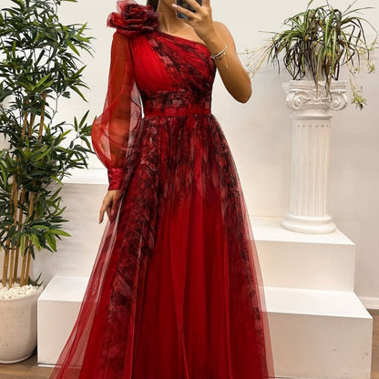 Damskie sukienki z nadrukiem na skośnych ramionach