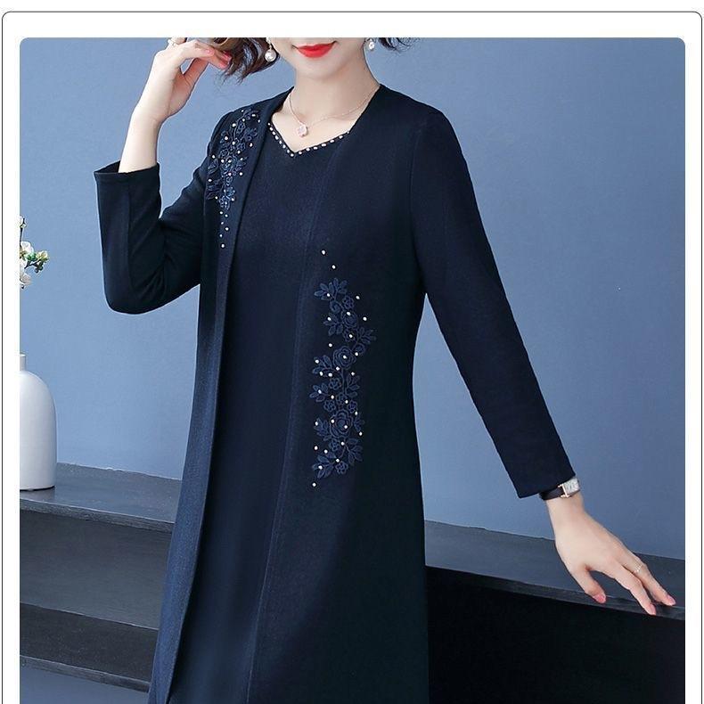 Elegancki dwuczęściowy zestaw damski z żakietem i sukienką