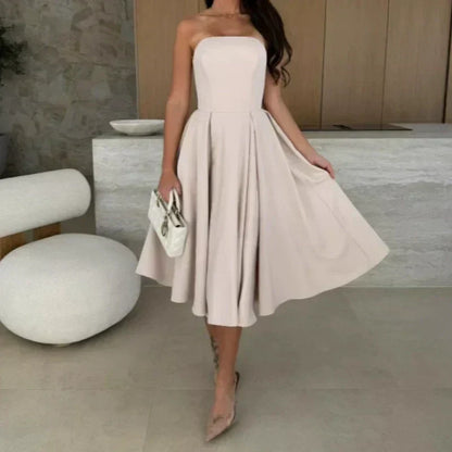 Elegancka, jednokolorowa sukienka midi bez ramiączek