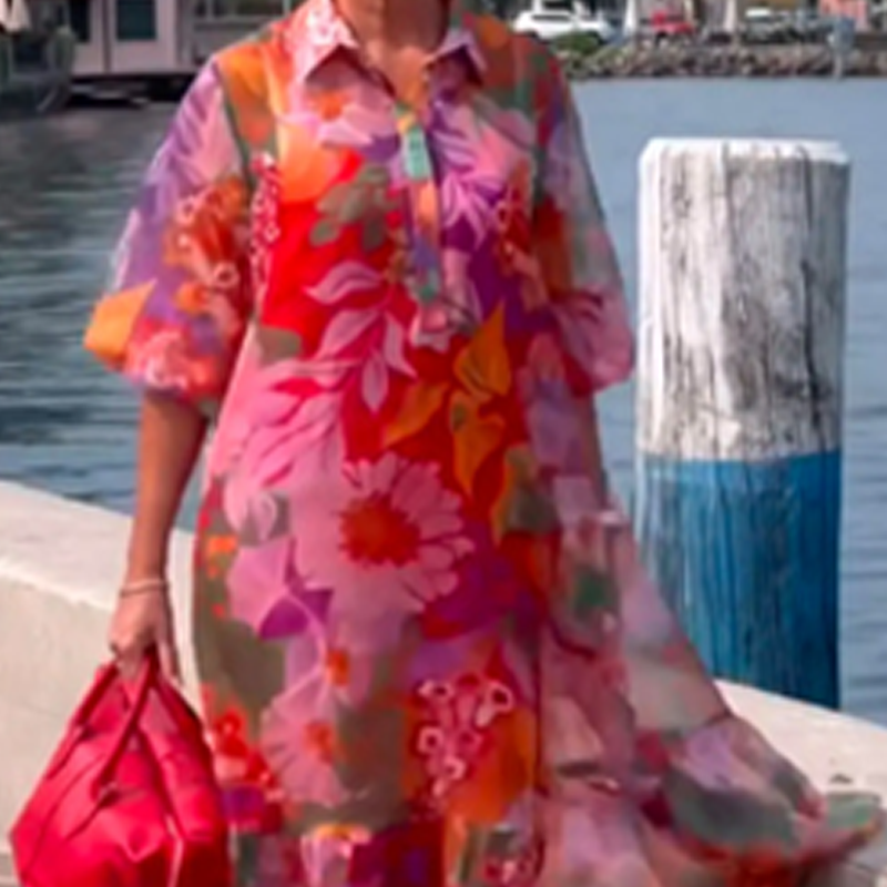 Czerwona sukienka z szyfonu z kwiatowym nadrukiem