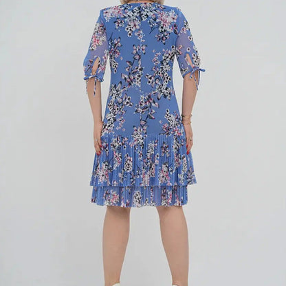 Elegancka damska sukienka plisowana z krótkim rękawem i długą spódnicą