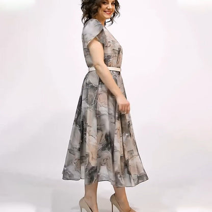 Elegancka damska sukienka midi z okrągłym dekoltem i krótkim rękawem