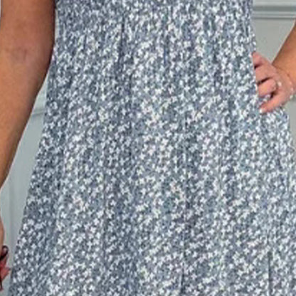 Elegancka damska sukienka w kwiaty z wysokim stanem i falbaną na rękawie