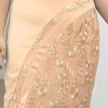 Elegancka koronkowa sukienka z kwiatami