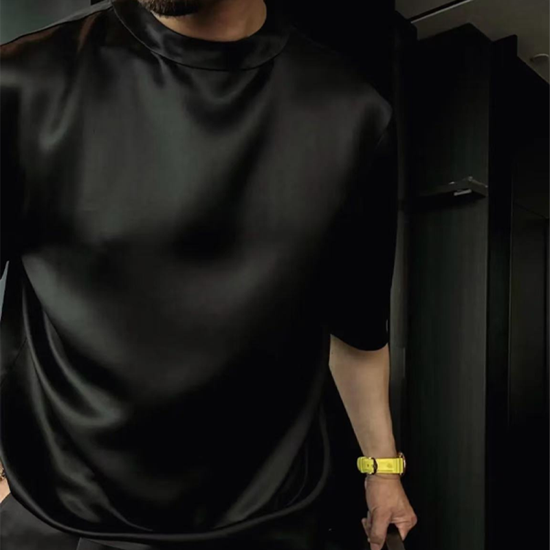 Męski, casualowy, monochromatyczny komplet składający się z bluzki i bermudów