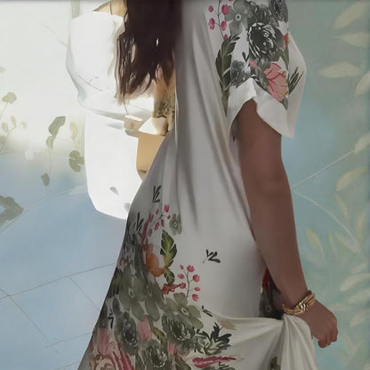 Luźna sukienka w kwiaty z dekoltem w szpic