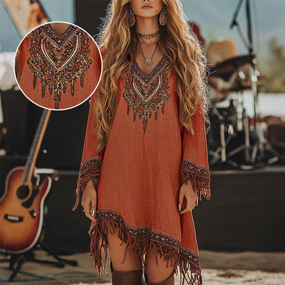 Damskiej sukienki z frędzlami i nadrukiem w stylu retro