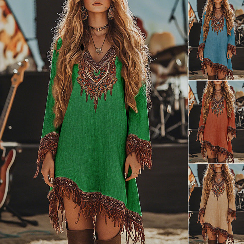 Damskiej sukienki z frędzlami i nadrukiem w stylu retro