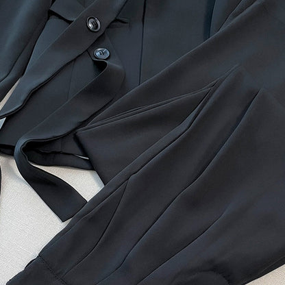 Dwuczęściowy komplet damski - marynarka z wiązaniem z przodu i spodnie z szerokimi nogawkami