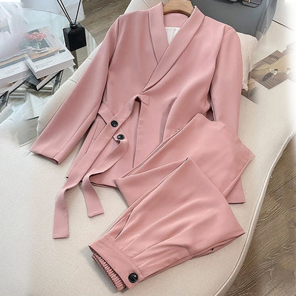 Dwuczęściowy komplet damski - marynarka z wiązaniem z przodu i spodnie z szerokimi nogawkami