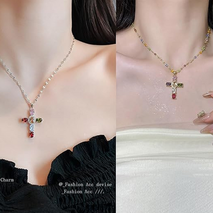 Kolorowe naszyjniki z kryształowym krzyżem