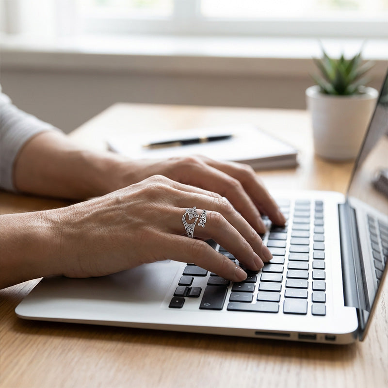 Pierścionek z otwartym wzorem celtyckim, wykonany ze srebra próby 925